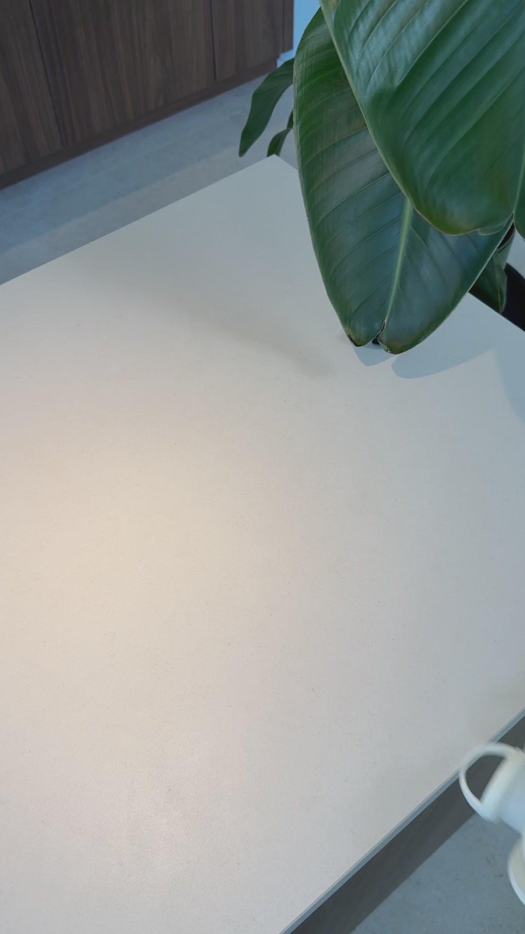 Aesthetic round ice maker