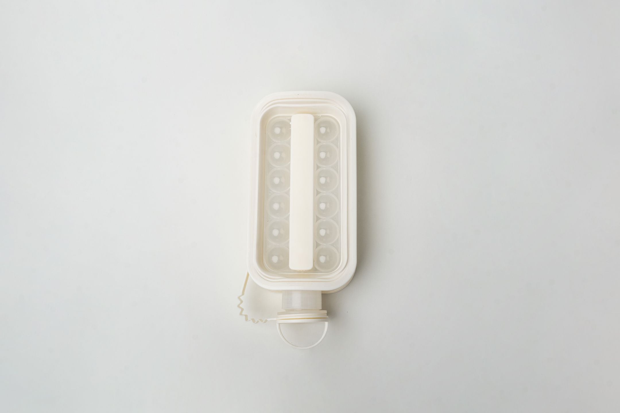 Aesthetic round ice maker